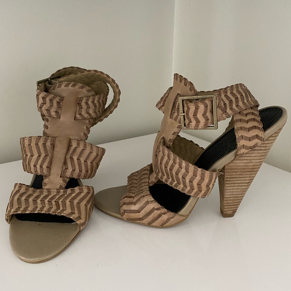 TROUVÉ Woman High Heel Shoes